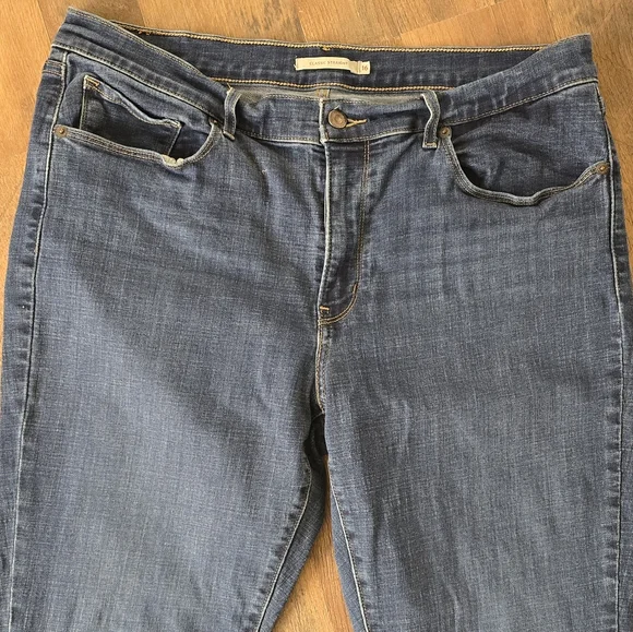 Levi Jeans classic cut women's size 16 Med Blue - Picture 3 of 14